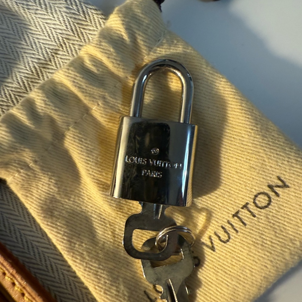 Louis Vuitton Black and Cream Bag with Lock - Picture 8 of 8